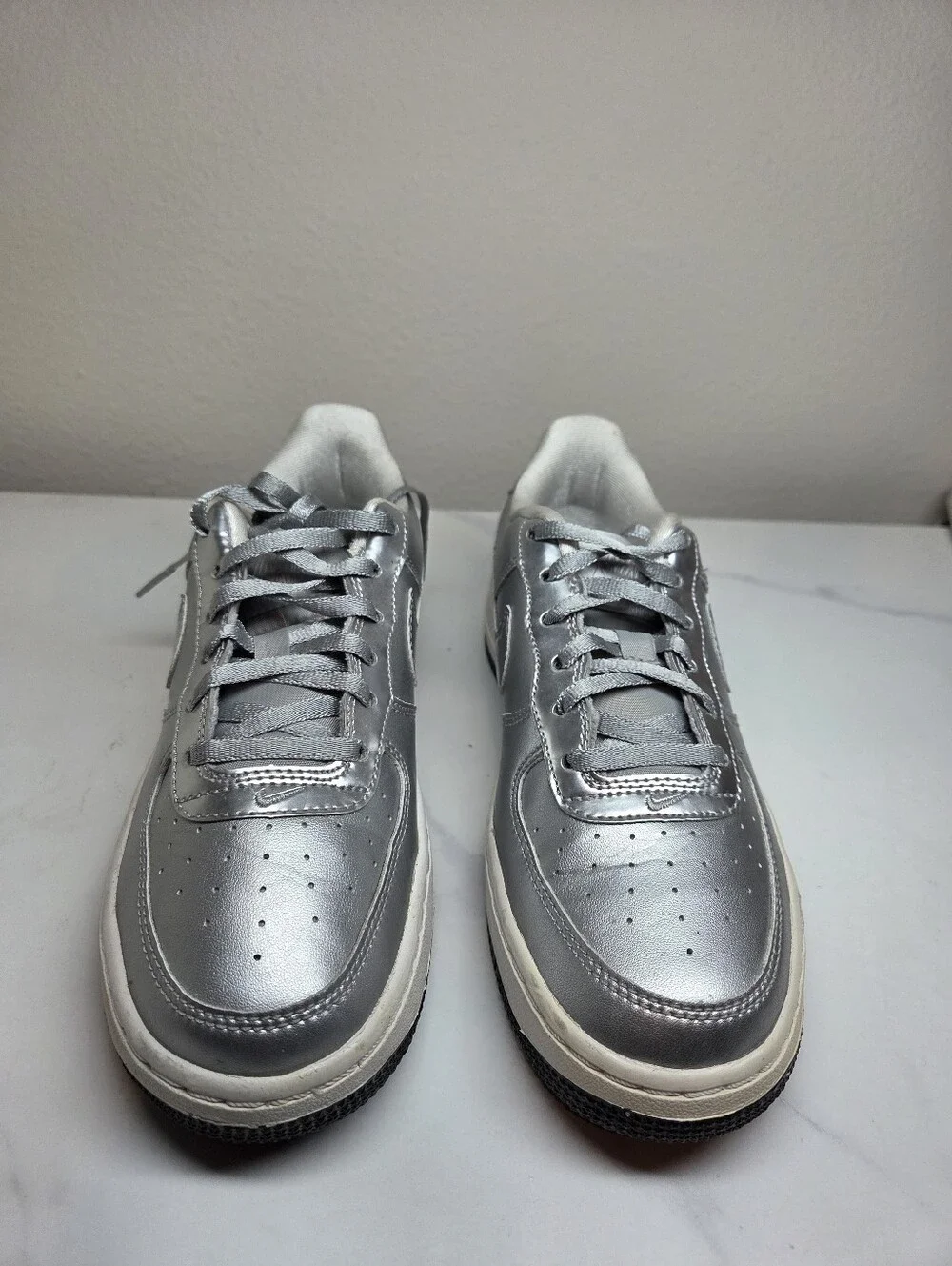 Nike Air Force 1 Low SE GS Metallic Silver Chrome Sneakers Kids Youth Size 4.5Y